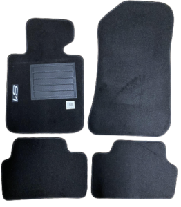 Kit 4 Tapis de sol Auto pour BMW SERIE 1 E81-E87-E87N, 2004-2011, avec sigle S1, moquette noire, avec CLIPS, Neuf